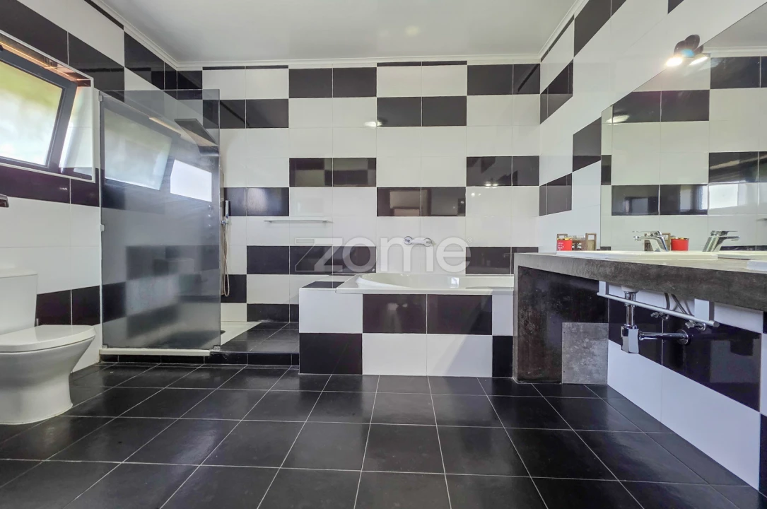 Moradia T4 para Venda em Ribeirinha Foto 27