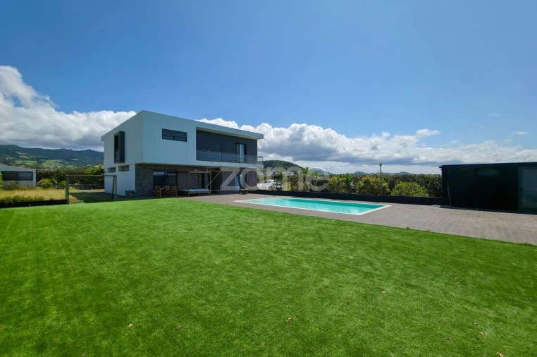 Moradia T4 para Venda em Ribeirinha Foto 30