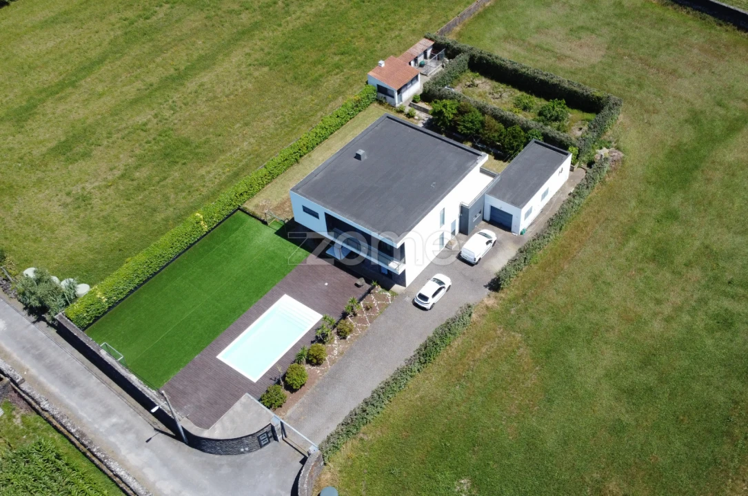 Moradia T4 para Venda em Ribeirinha Foto 36