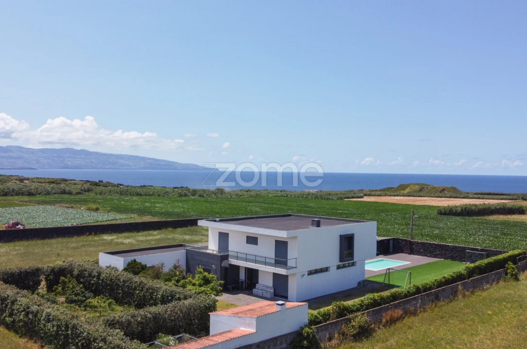 Moradia T4 para Venda em Ribeirinha Foto 33