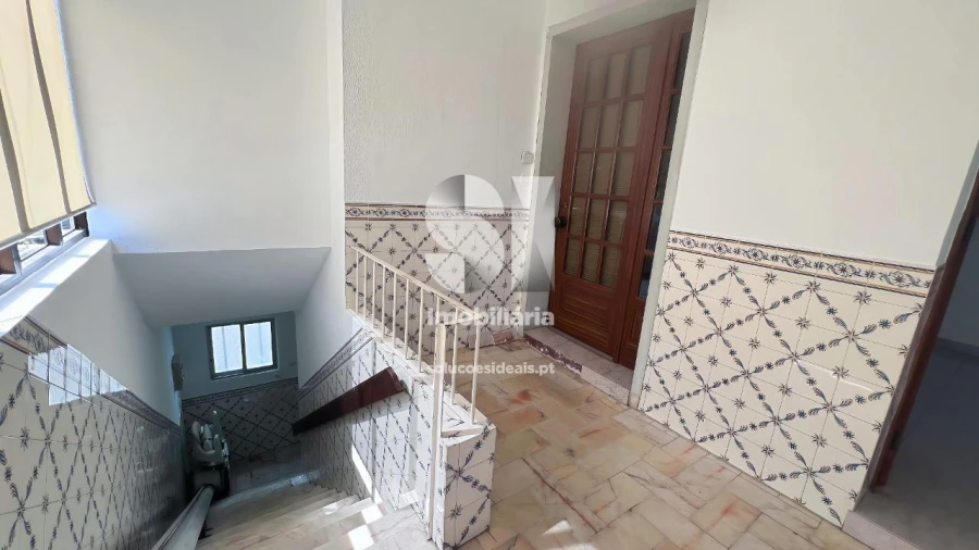 Moradia T4 para Venda em Arrabal Foto 2