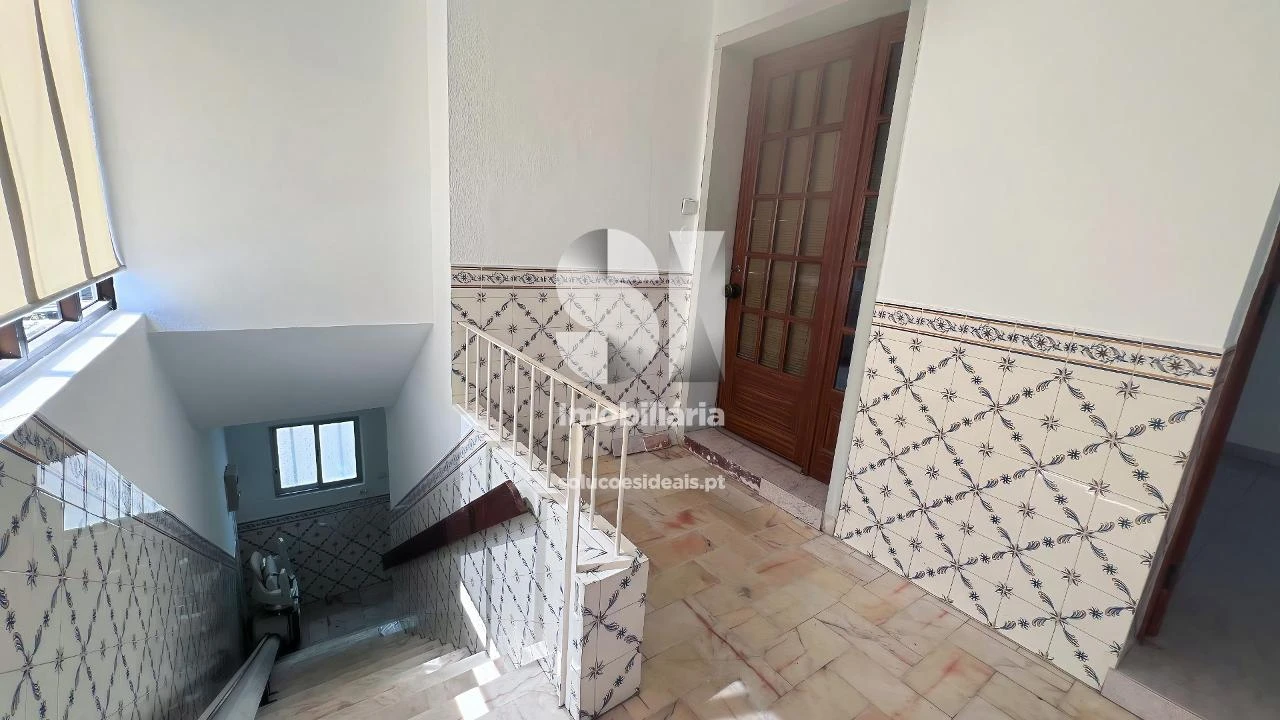 Moradia T4 para Venda em Arrabal Foto 2