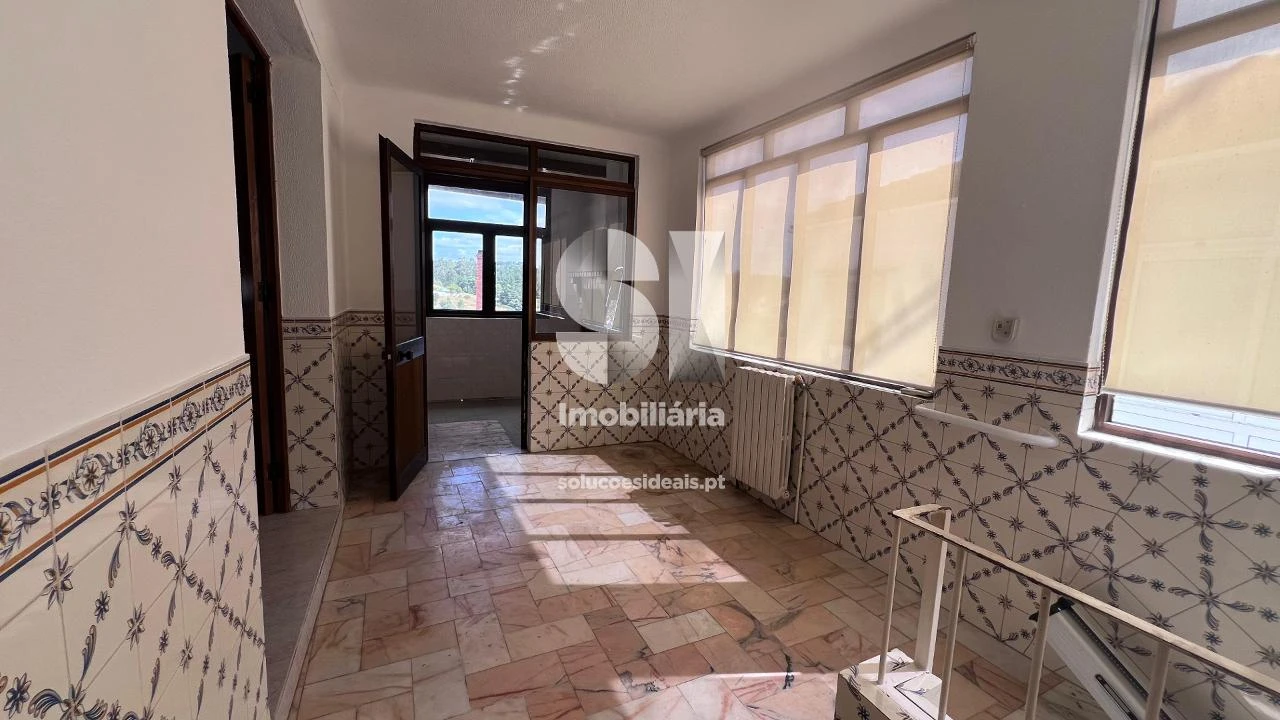 Moradia T4 para Venda em Arrabal Foto 3