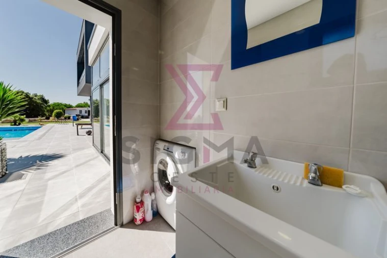 Moradia T4 para Venda em Roliça Foto 42