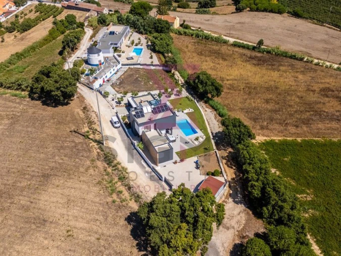 Moradia T4 para Venda em Roliça Foto 59