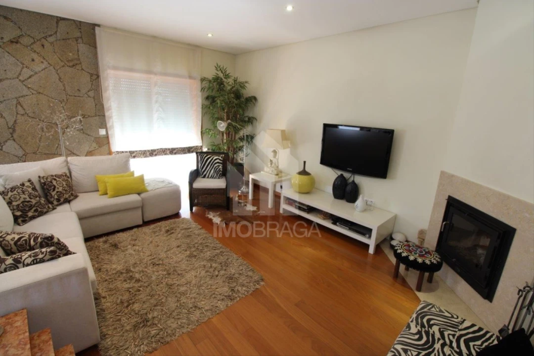 Moradia T4 para Venda em Rendufe Foto 5