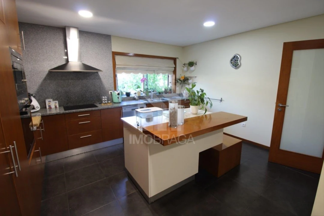 Moradia T4 para Venda em Rendufe Foto 18