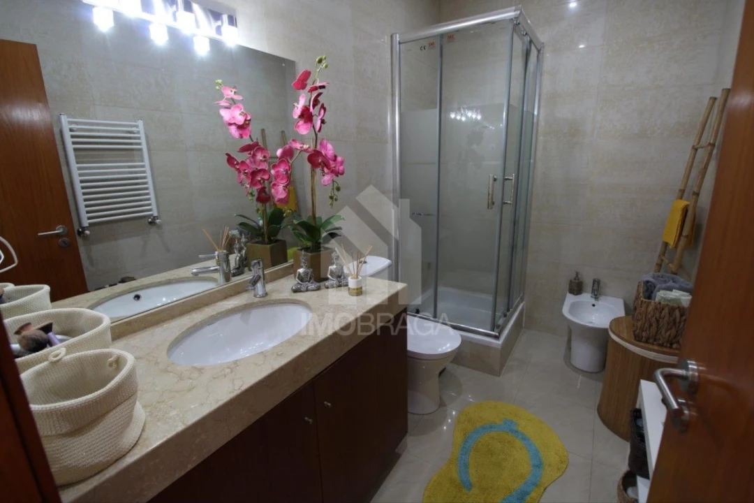 Moradia T4 para Venda em Rendufe Foto 38