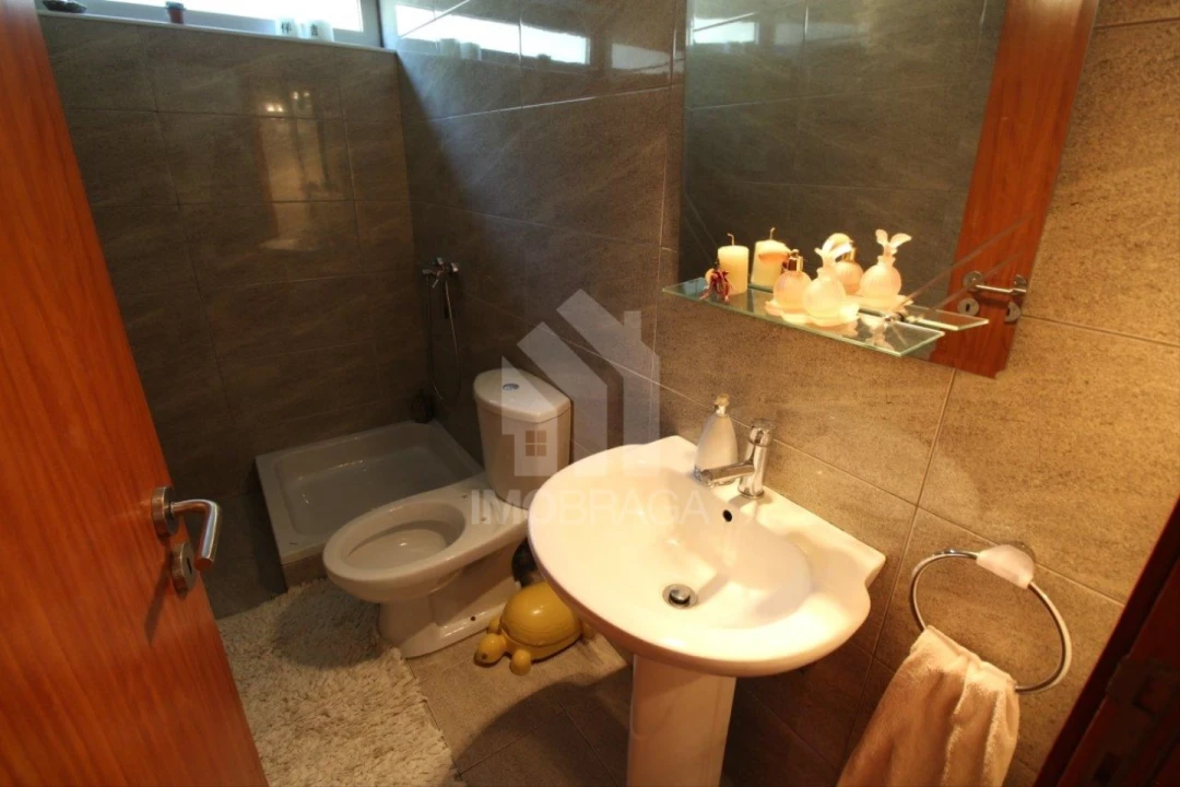 Moradia T4 para Venda em Rendufe Foto 46