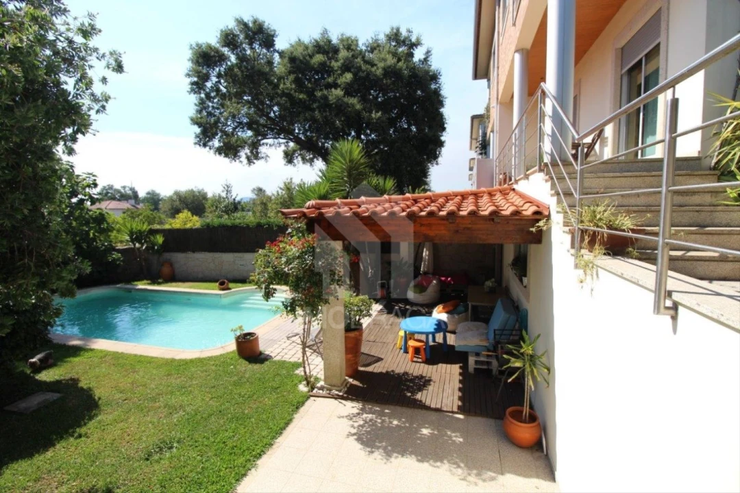 Moradia T4 para Venda em Rendufe Foto 58