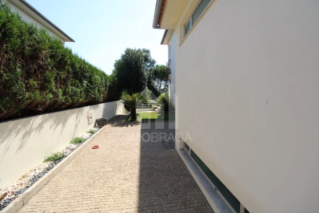 Moradia T4 para Venda em Rendufe Foto 74