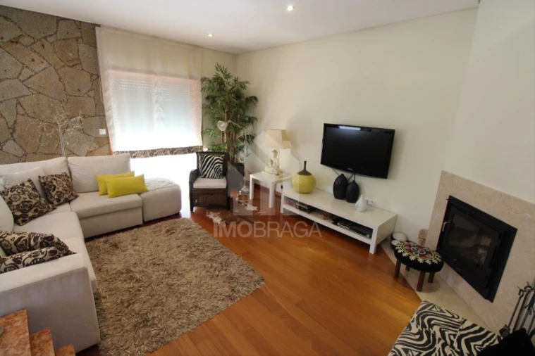 Moradia T4 para Venda em Rendufe Foto 5