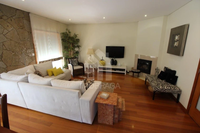 Moradia T4 para Venda em Rendufe Foto 7