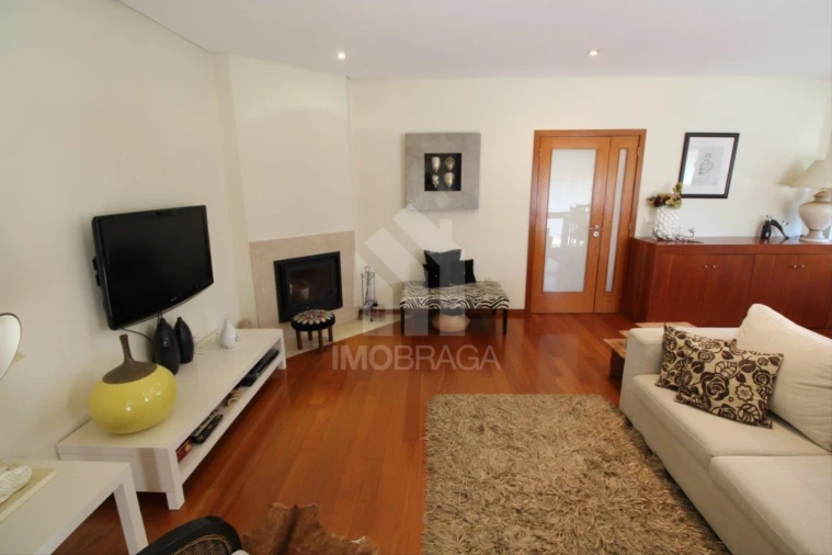 Moradia T4 para Venda em Rendufe Foto 10