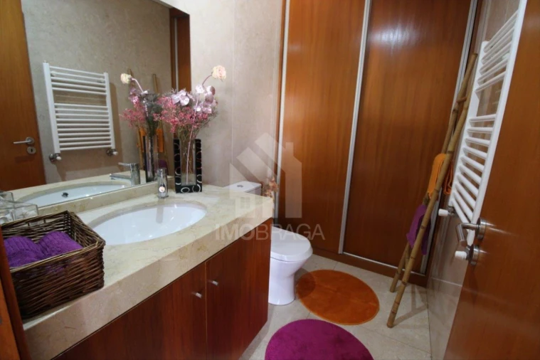 Moradia T4 para Venda em Rendufe Foto 11