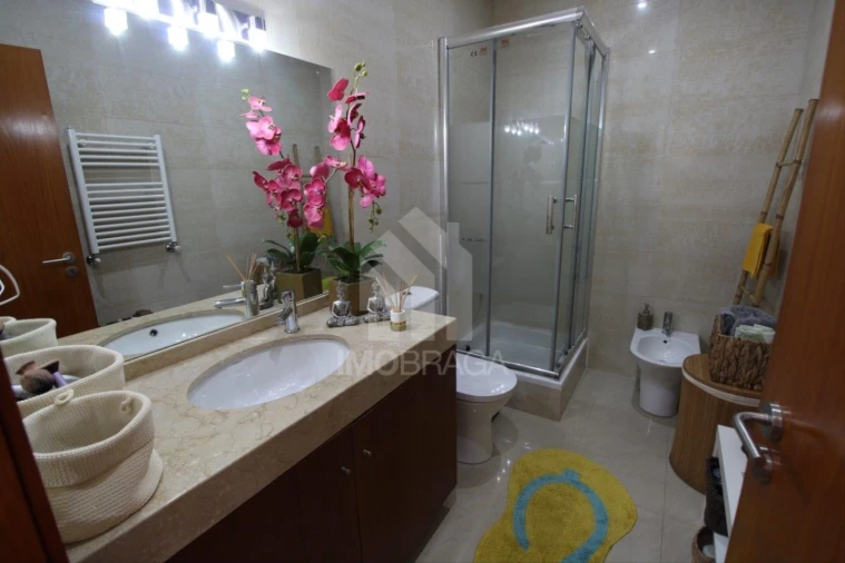 Moradia T4 para Venda em Rendufe Foto 38