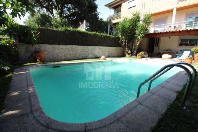 Moradia T4 para Venda em Rendufe Foto 52