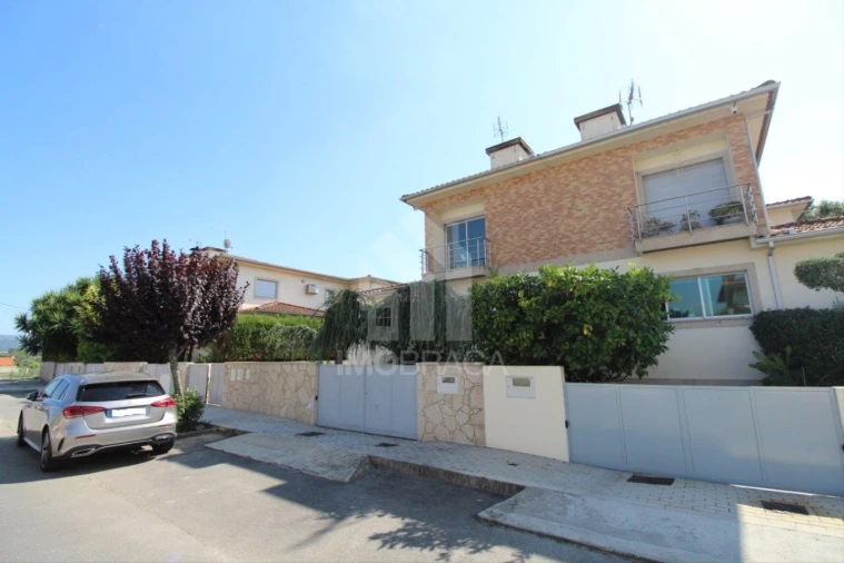 Moradia T4 para Venda em Rendufe Foto 70