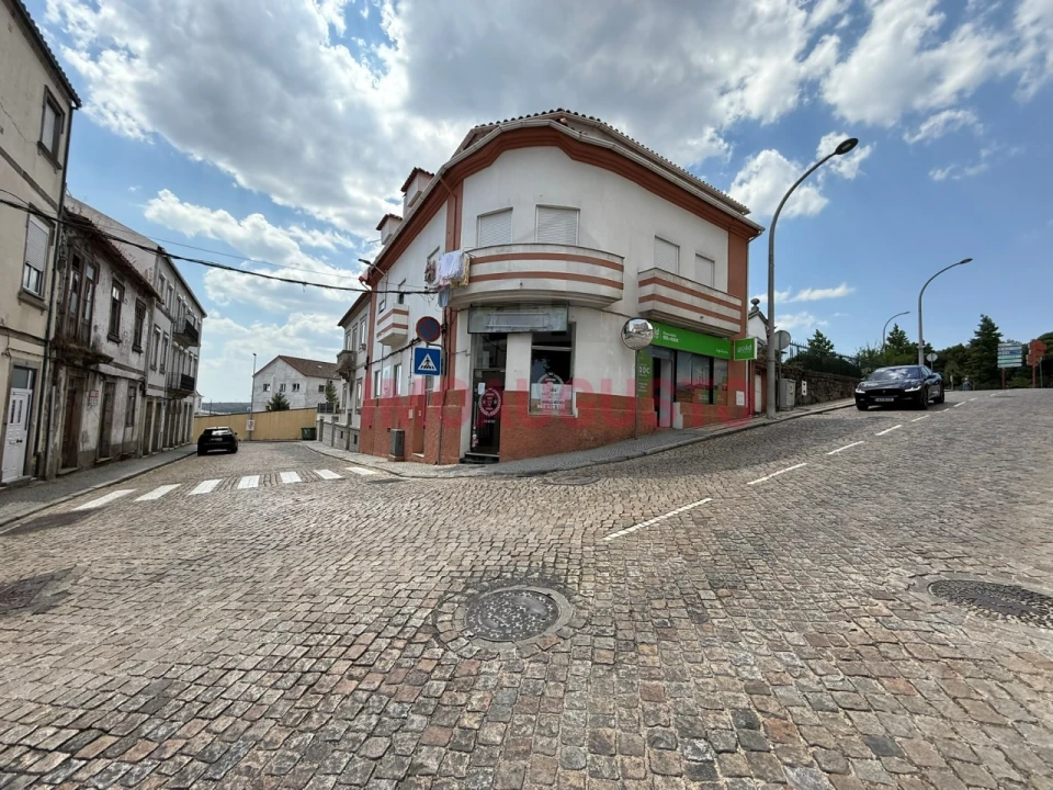 Loja para Arrendamento em Guarda Foto 1