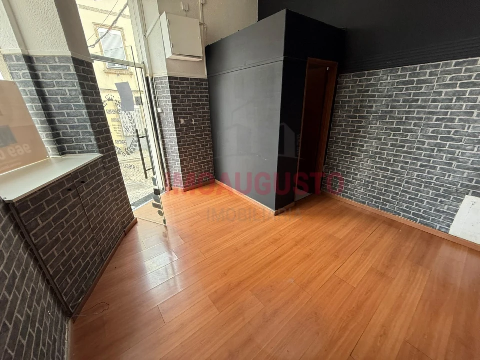 Loja para Arrendamento em Guarda Foto 4