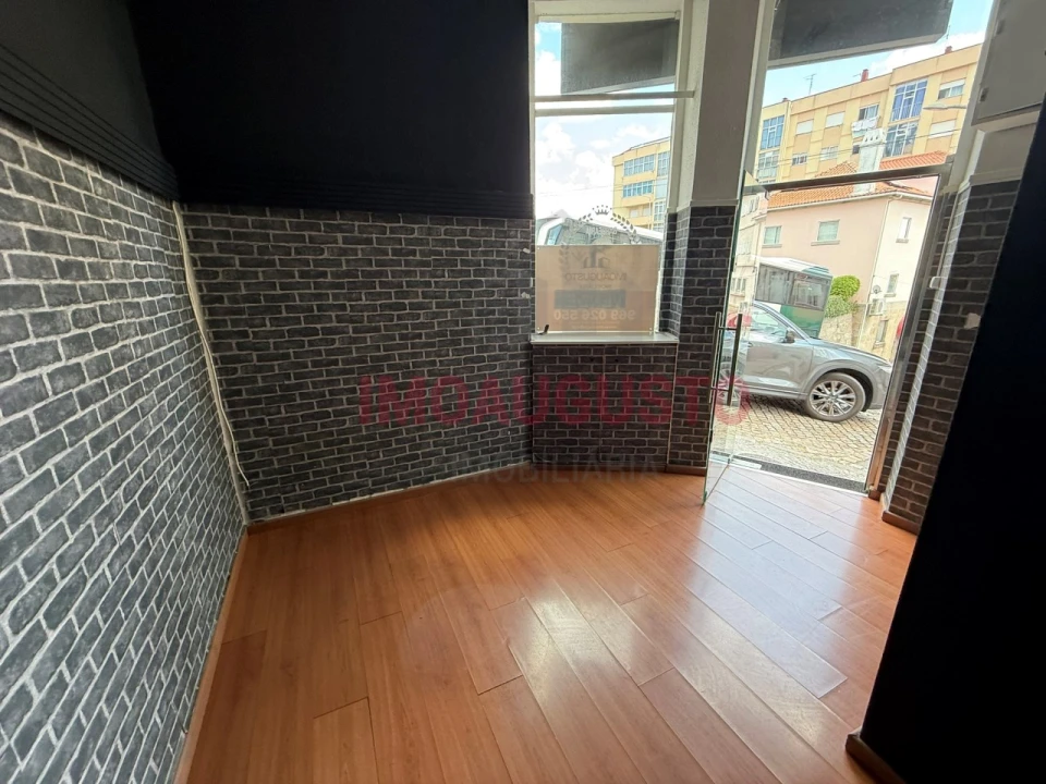 Loja para Arrendamento em Guarda Foto 6