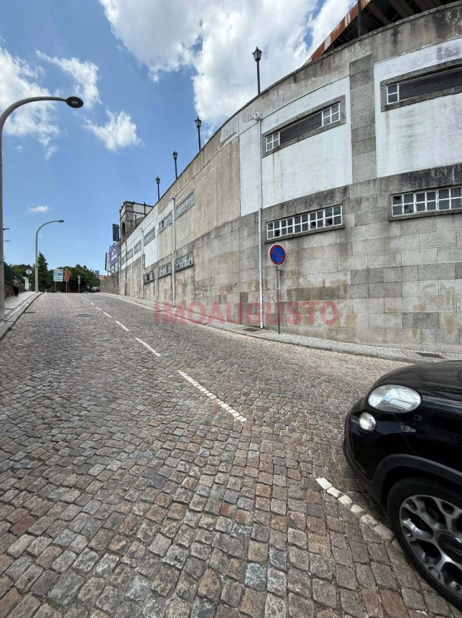 Loja para Arrendamento em Guarda Foto 3