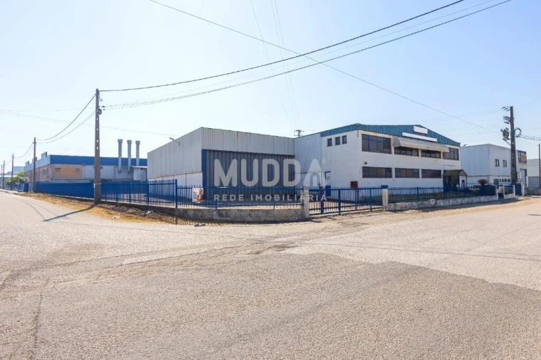 Armazém para Venda em Albergaria-A-Velha e Valmaior Foto 1