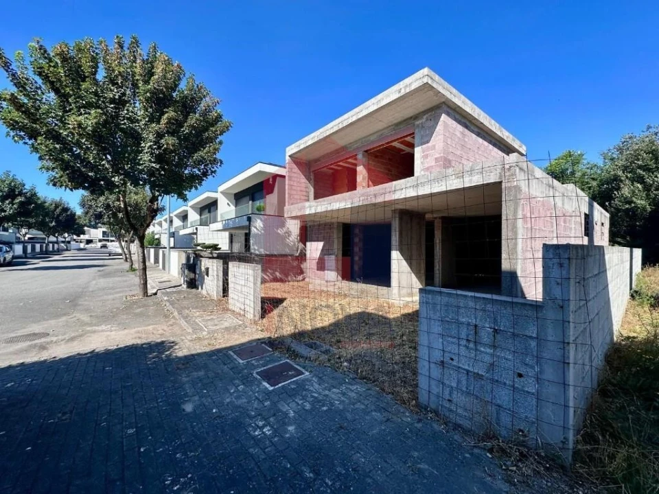 Moradia T3 para Venda em Vila de Prado Foto 1