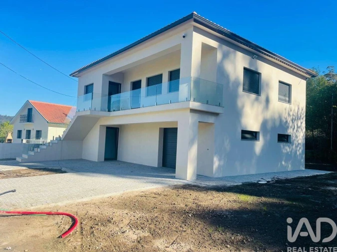 Moradia T4 para Venda em Torre e Vila Mou Foto 1