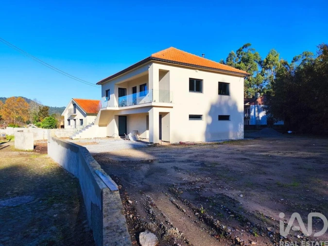 Moradia T4 para Venda em Torre e Vila Mou Foto 3