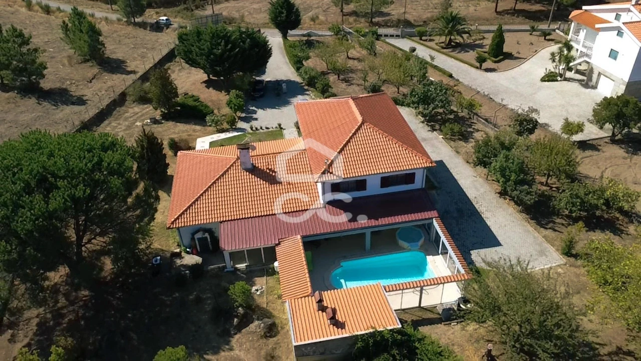 Moradia T3 para Venda em Carrapichana Foto 1