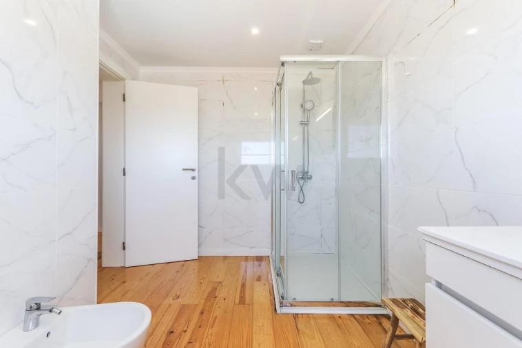 Moradia T4 para Venda em Miragaia e Marteleira Foto 16