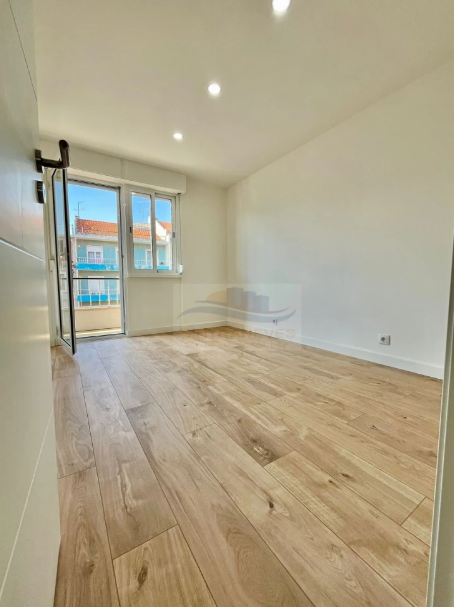 Apartamento T2 para Venda em Falagueira-Venda Nova Foto 4
