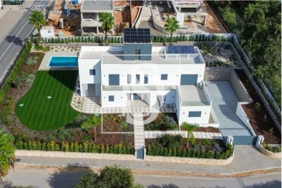 Moradia T4 para Venda em Quarteira