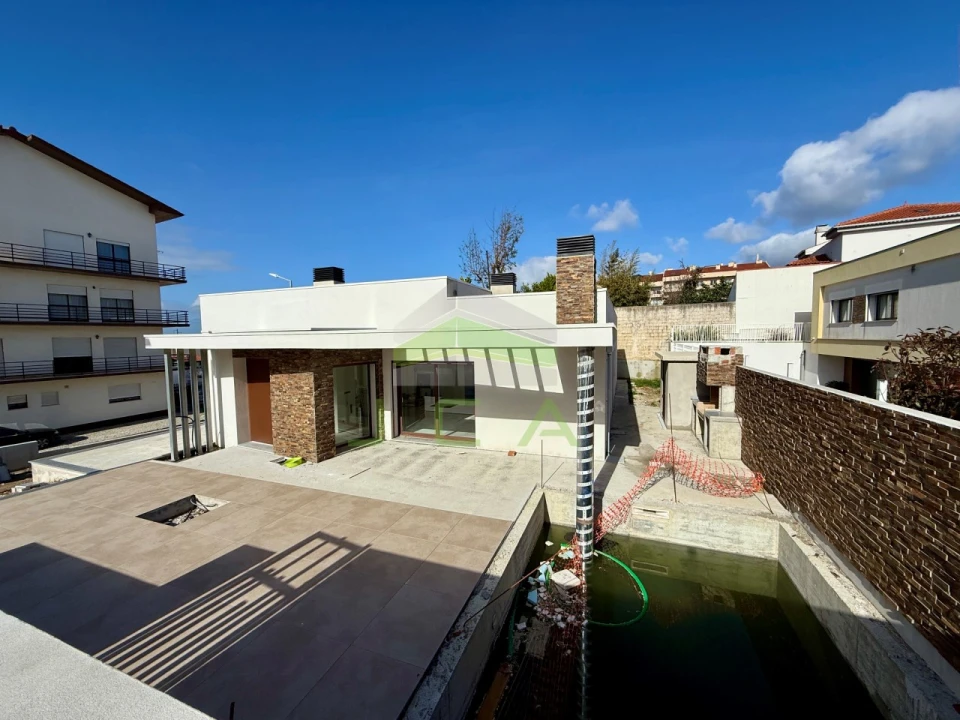 Moradia T4 para Venda em Leiria, Pousos, Barreira e Cortes Foto 2