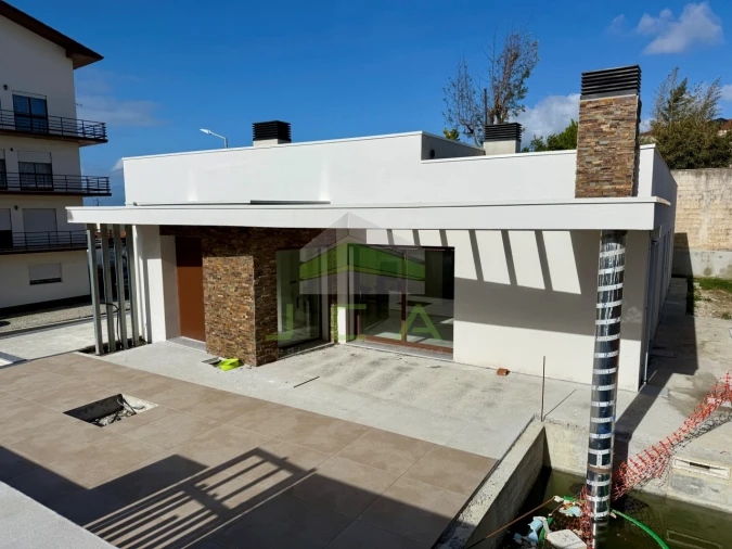 Moradia T4 para Venda em Leiria, Pousos, Barreira e Cortes Foto 1