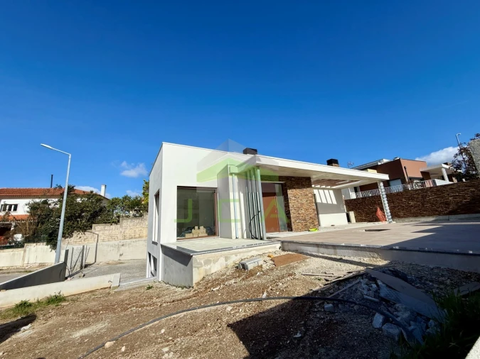 Moradia T4 para Venda em Leiria, Pousos, Barreira e Cortes Foto 4