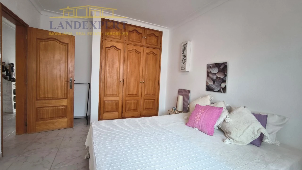 Moradia T3 para Venda em Armação de Pera Foto 12