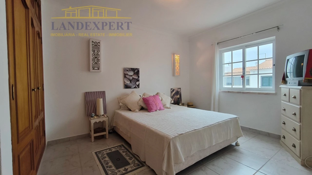 Moradia T3 para Venda em Armação de Pera Foto 10