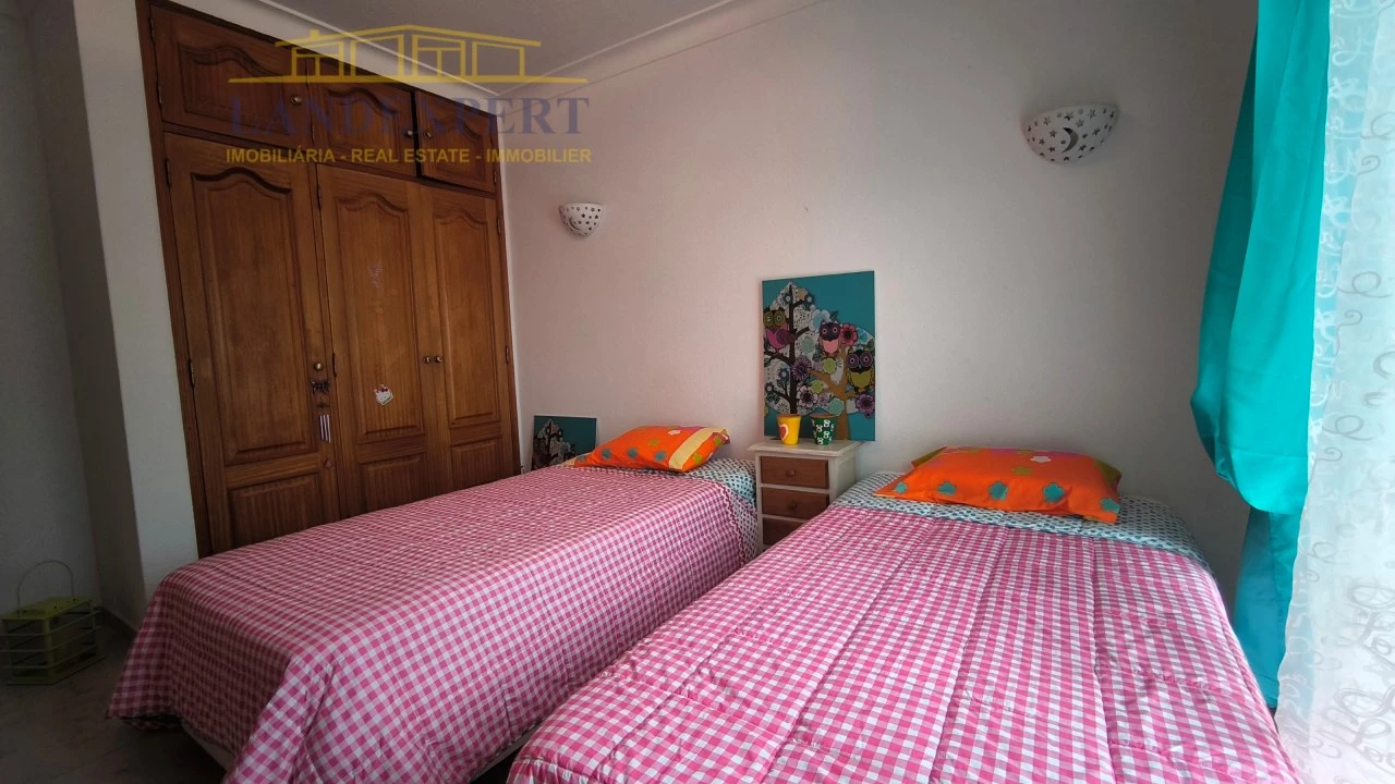 Moradia T3 para Venda em Armação de Pera Foto 11