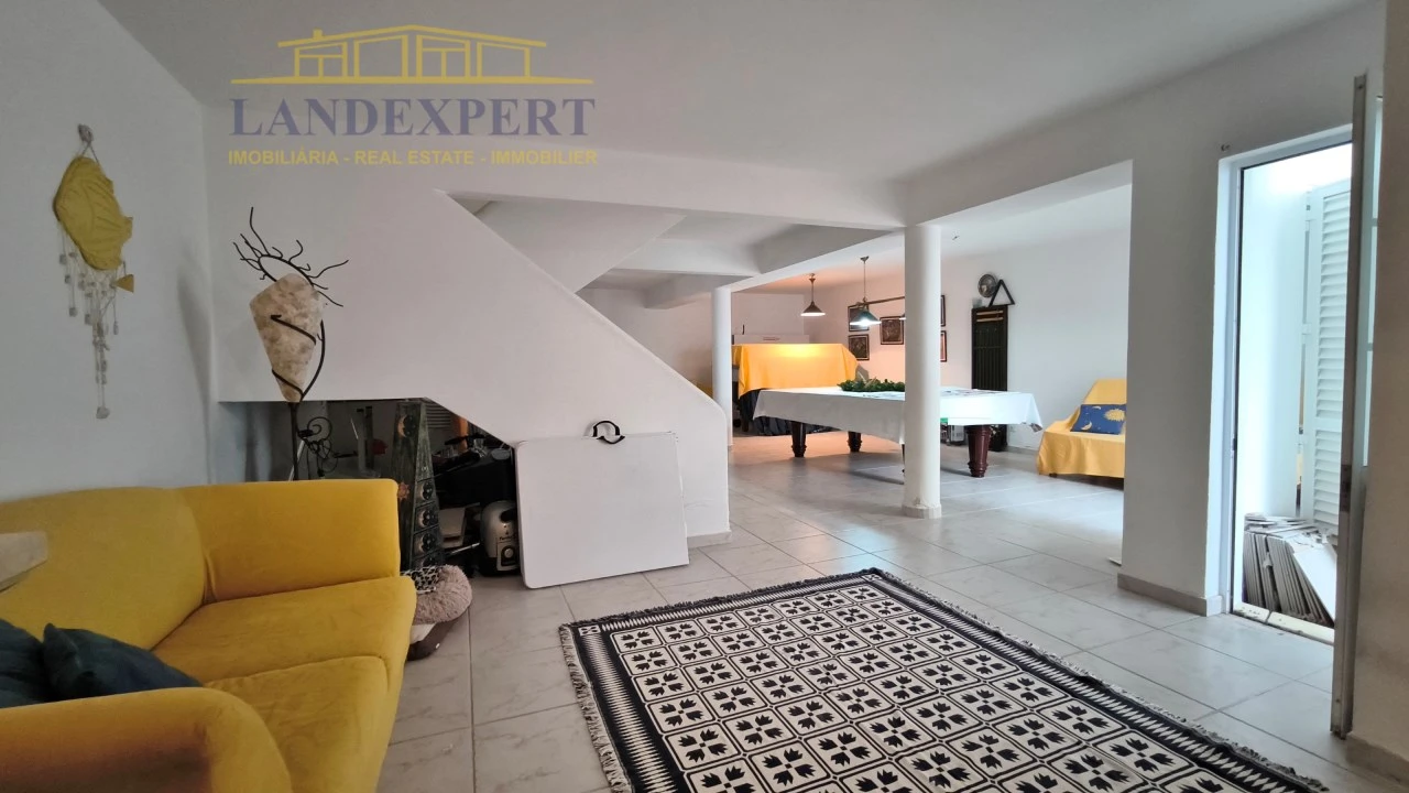 Moradia T3 para Venda em Armação de Pera Foto 3