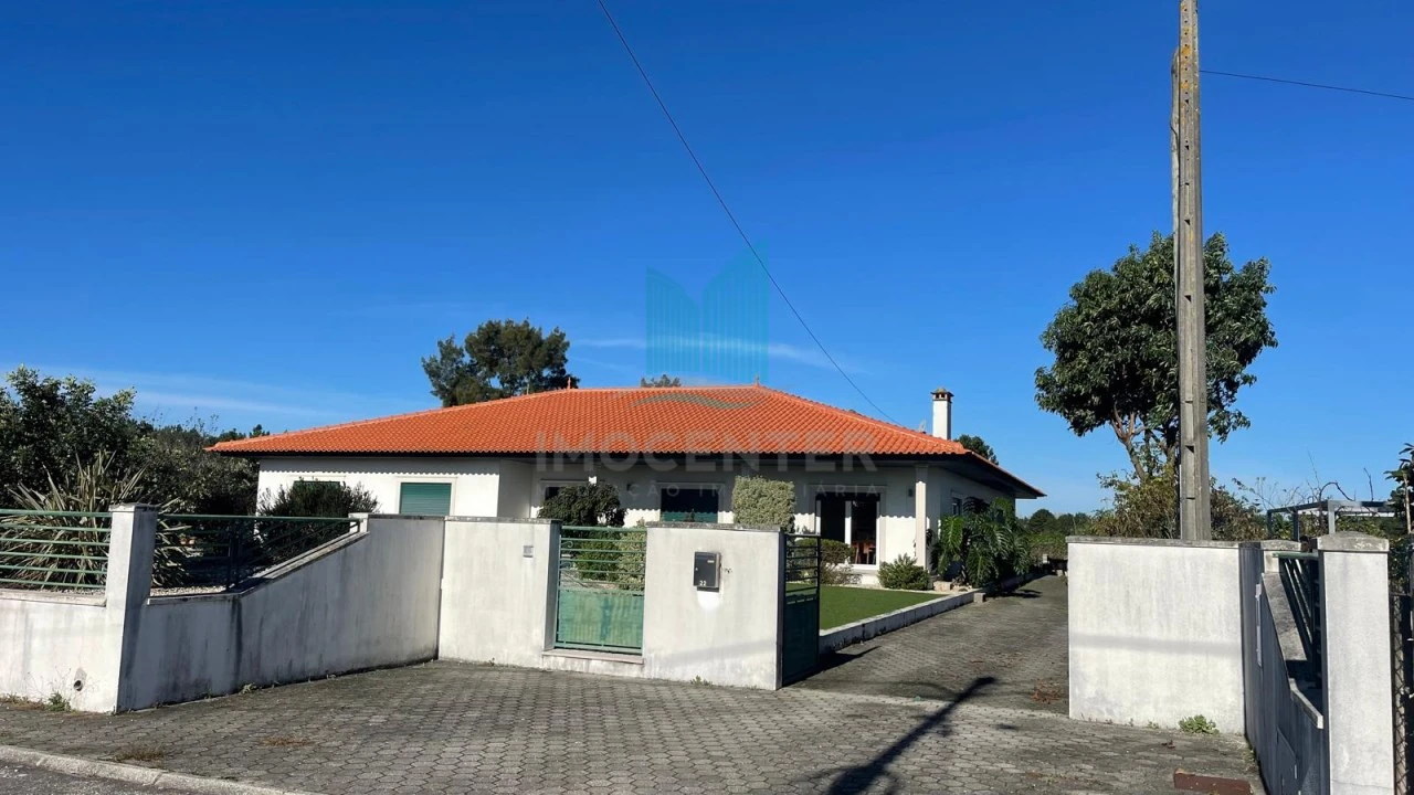 Moradia T4 para Venda em Carriço Foto 2