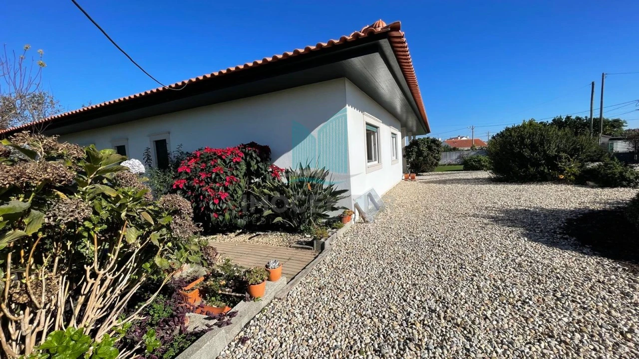 Moradia T4 para Venda em Carriço Foto 3