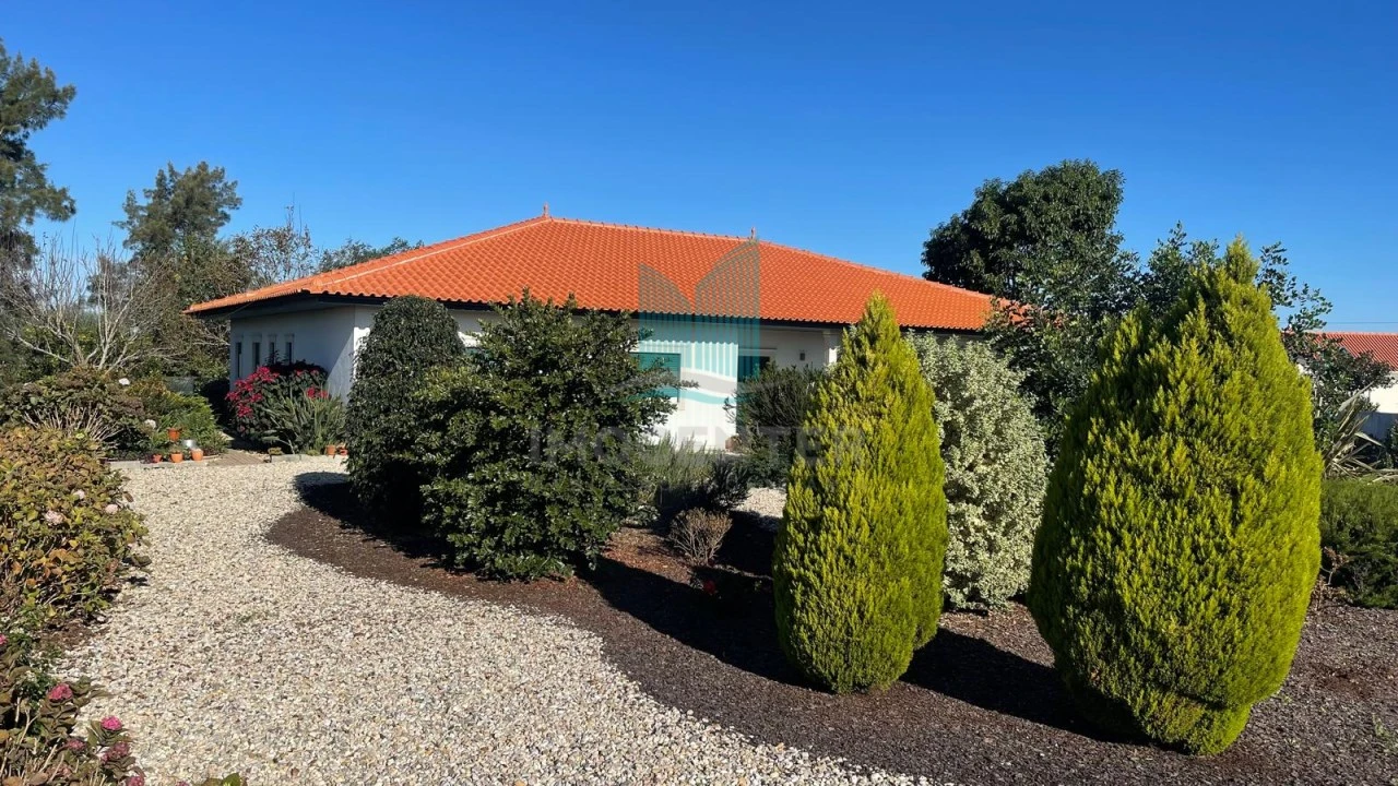 Moradia T4 para Venda em Carriço Foto 4