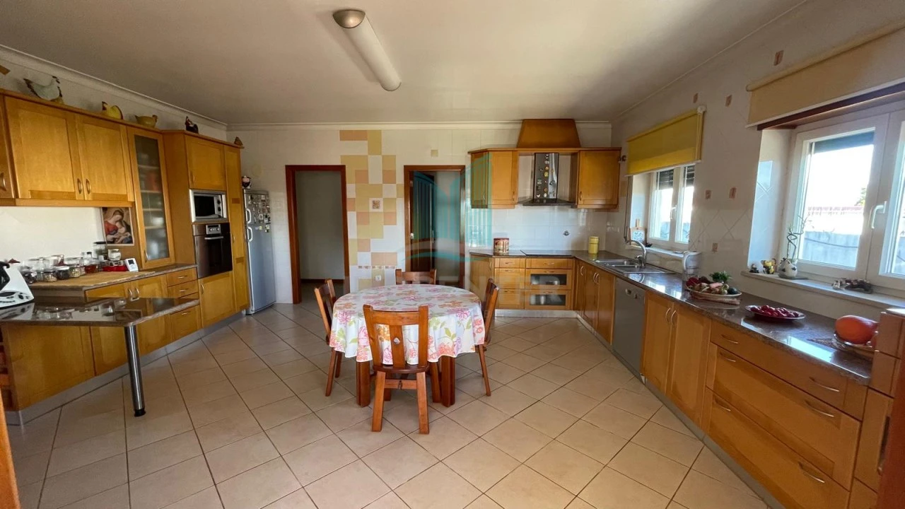 Moradia T4 para Venda em Carriço Foto 9