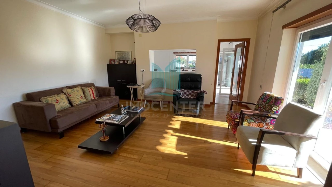 Moradia T4 para Venda em Carriço Foto 10