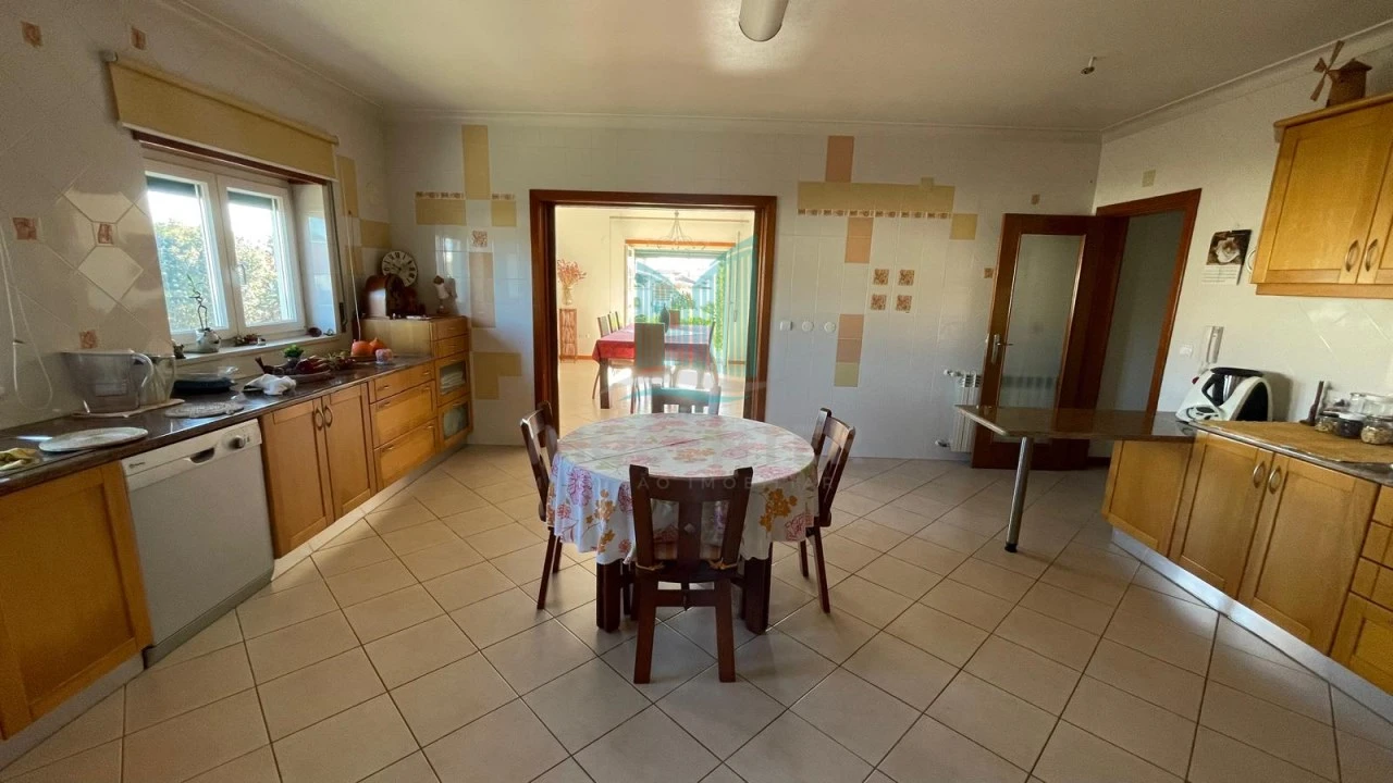 Moradia T4 para Venda em Carriço Foto 13