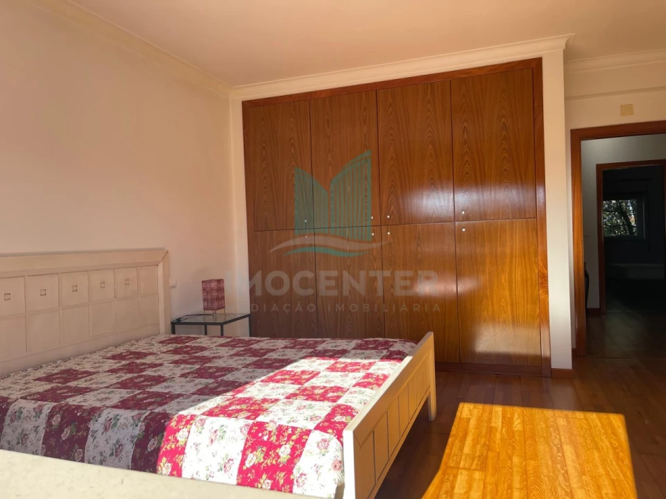 Moradia T4 para Venda em Carriço Foto 18