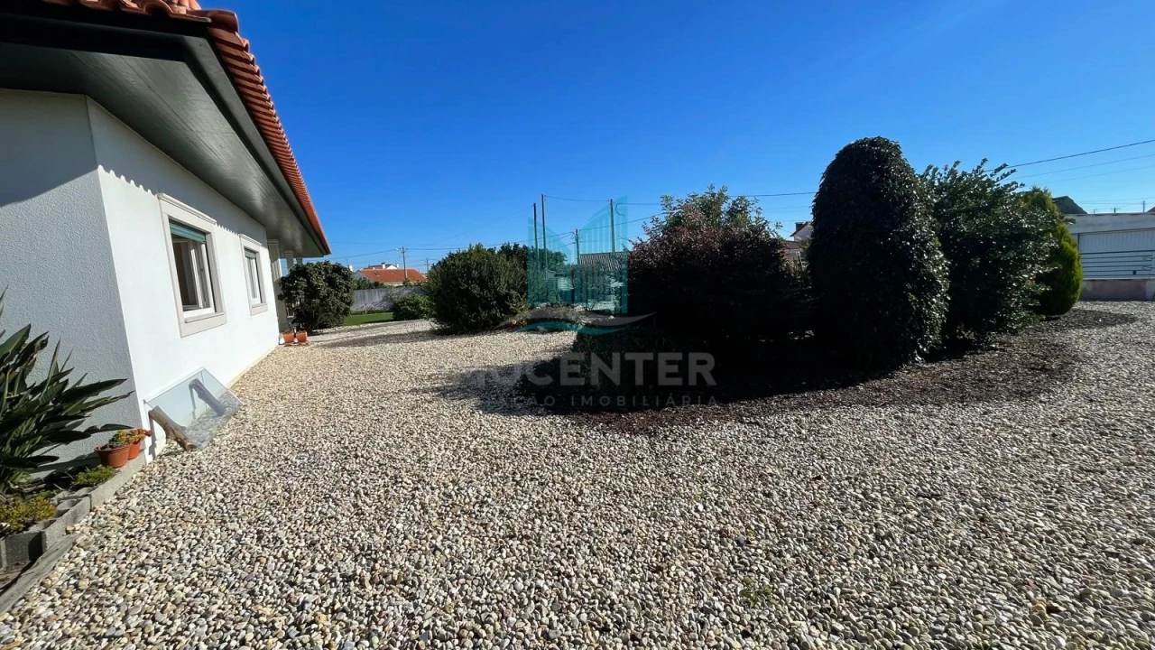 Moradia T4 para Venda em Carriço Foto 35