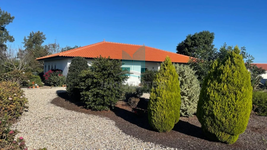 Moradia T4 para Venda em Carriço Foto 4